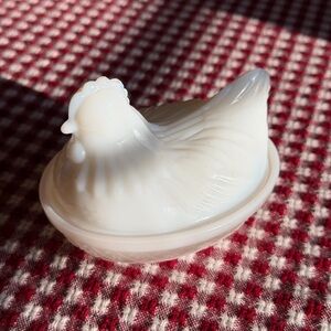 Hazel Atlas Hen on Nest